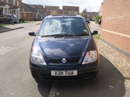 Used Renault Scenic Twin sunroof,A/C, CD autochanger, remote control central