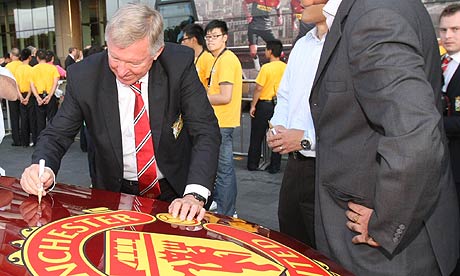 Manchester United sign shirt sponsorship deal with US car manufacturer Chevrolet                                                                                                                                                                          